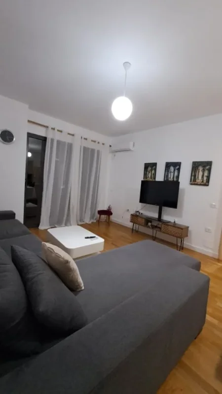 Tirane, jepet me qera apartament 2+1 , 83 m² 600 € (Astir)