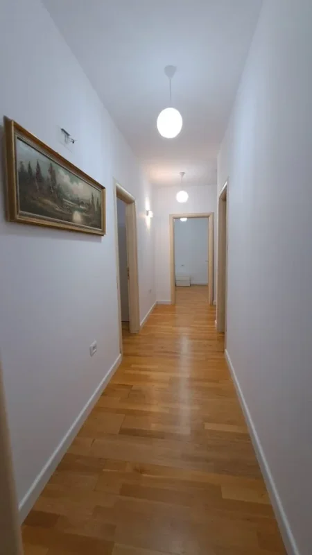 Tirane, jepet me qera apartament 2+1 , 83 m² 600 € (Astir)