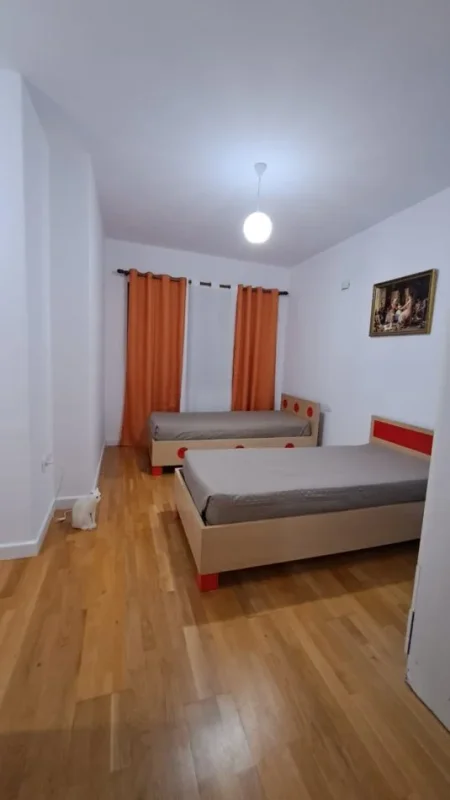 Tirane, jepet me qera apartament 2+1 , 83 m² 600 € (Astir)