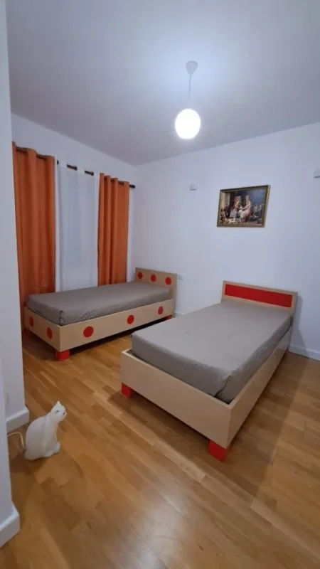Tirane, jepet me qera apartament 2+1 , 83 m² 600 € (Astir)