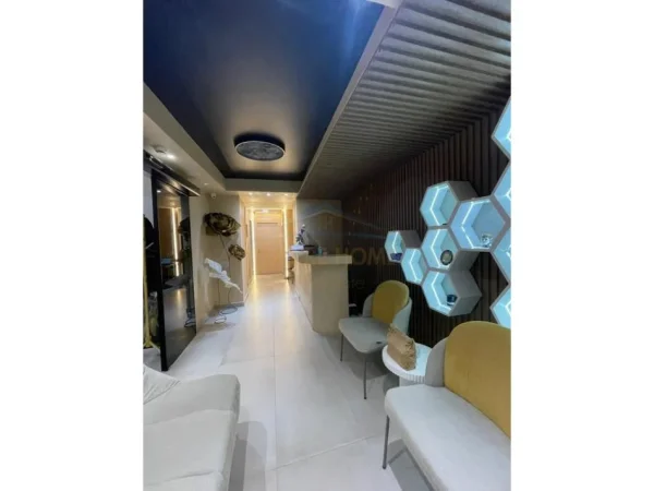 Tirane, shitet ambjent biznesi Kati 0, 86 m² 210.000 € (RRUGA E DURRESIT)