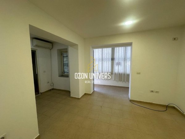 Tirane, jepet me qera ambjent biznesi Kati 0, 35 m² 400 € (Komuna e Parisit)
