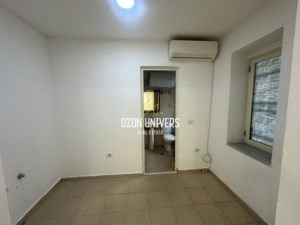 Tirane, jepet me qera ambjent biznesi Kati 0, 35 m² 400 € (Komuna e Parisit)