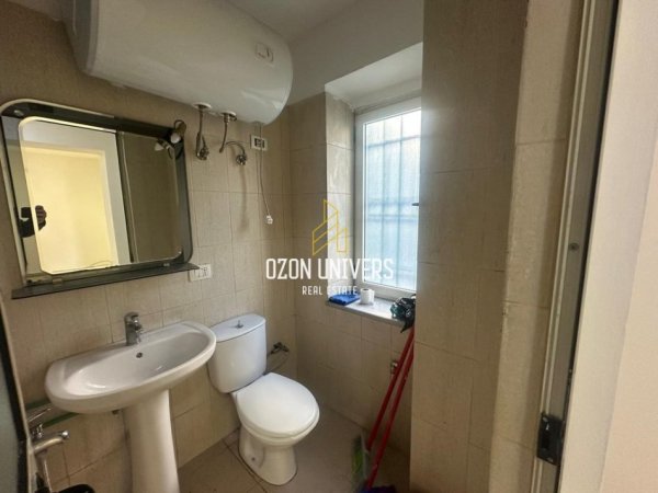 Tirane, jepet me qera ambjent biznesi Kati 0, 35 m² 400 € (Komuna e Parisit)