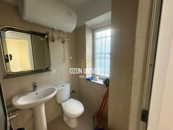 Tirane, jepet me qera ambjent biznesi Kati 0, 35 m² 400 € (Komuna e Parisit)