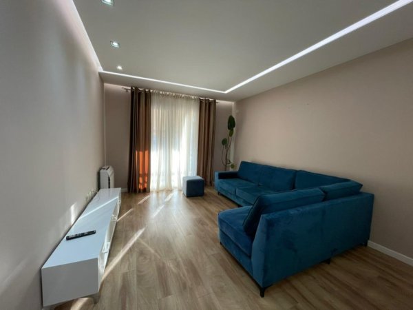 Tirane, jepet me qera apartament 2+1 Kati 3, 100 m² 1.100 € (Kika 2 tek Komuna e Parisit.)