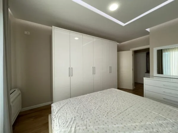 Tirane, jepet me qera apartament 2+1 Kati 3, 100 m² 1.100 € (Kika 2 tek Komuna e Parisit.)