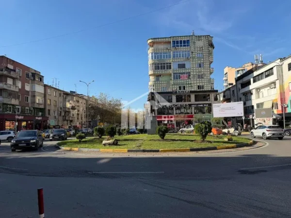 Tirane, shitet ambjent biznesi , 2.000 m² 8.000.000 € (PRANË SHESHIT “WILLSON”)
