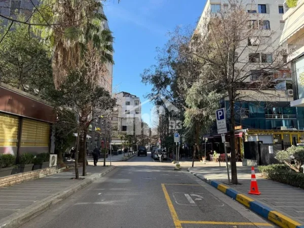 Tirane, shitet ambjent biznesi , 2.000 m² 8.000.000 € (PRANË SHESHIT “WILLSON”)