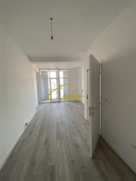 Tirane, jepet me qera zyre Kati 6, 70 m² 700 € (KOMUNA E PARISIT)