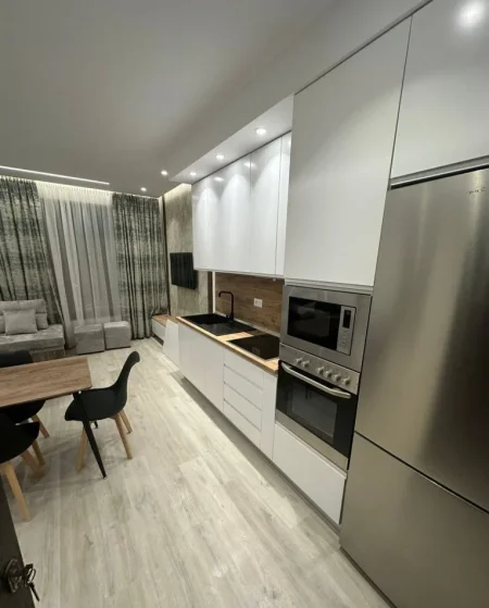 Tirane, jepet me qera apartament 1+1 Kati 1, 55 m² 700 € (zogu i zi)