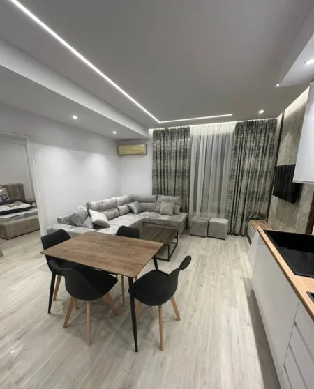 Tirane, jepet me qera apartament 1+1 Kati 1, 55 m² 700 € (zogu i zi)