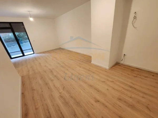Tirane, shitet apartament 1+1+Ballkon Kati 2, 92 m² 203.500 € (KOPEHTI ZOOLOGJIK)