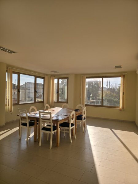 Shkoder, jepet me qera zyre Kati 2, 60 m² 300 € (Afer pedonales)