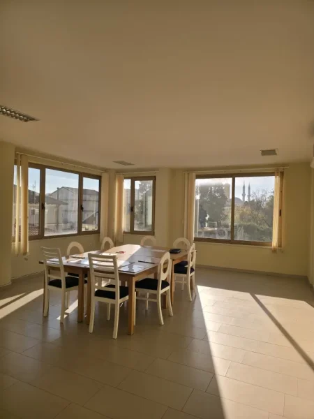 Shkoder, jepet me qera zyre Kati 2, 60 m² (Afer pedonales)