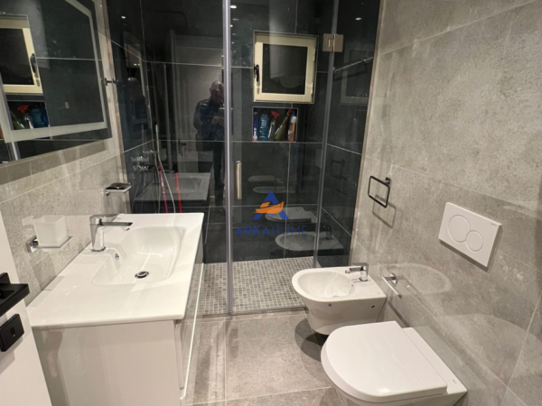 Tirane, jepet me qera apartament 2+1+Ballkon Kati 7, 84 m² 700 € 