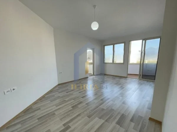 Tirane, shes apartament 2+1+Ballkon Kati 6, 109 m² 132.000 € (Yzberisht BESIM ALLA)