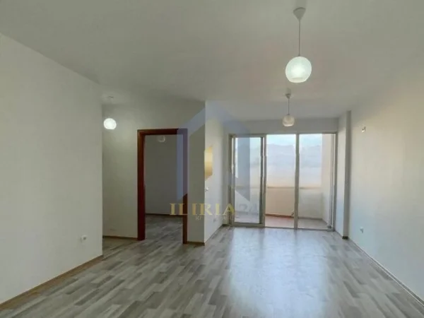 Tirane, shes apartament 2+1+Ballkon Kati 6, 109 m² 132.000 € (Yzberisht BESIM ALLA)