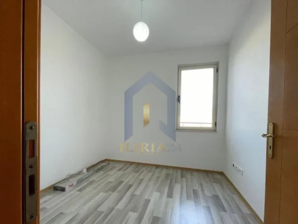 Tirane, shes apartament 2+1+Ballkon Kati 6, 109 m² 132.000 € (Yzberisht BESIM ALLA)