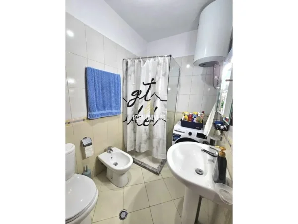 Tirane, jepet me qera apartament 2+1 Kati 5, 400 €