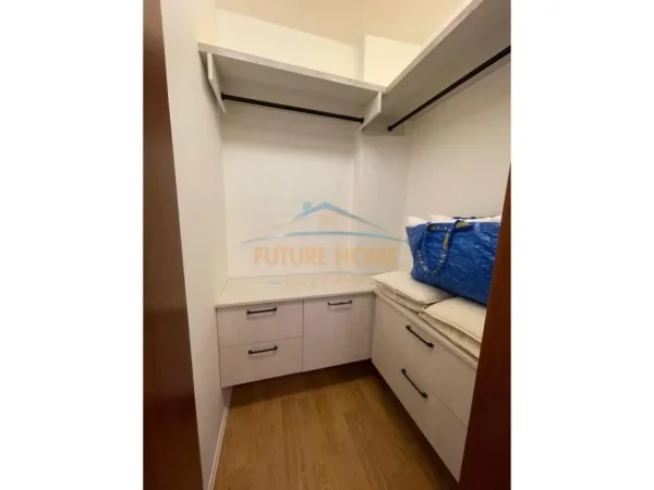 Tirane, jepet me qera apartament 1+1 Kati 2, 75 m² 600 € (Rruga e Elbasanit pranë Shkollës Baletit.)