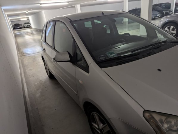 Tirane, shes makine me portobagazh Nafte, gri metalizato manuale Kondicioner 180.000 km 3.000 €