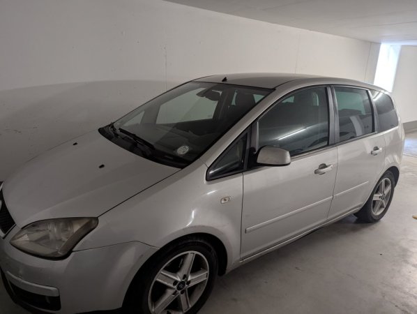 Tirane, shes makine me portobagazh Nafte, gri metalizato manuale Kondicioner 180.000 km 3.000 €