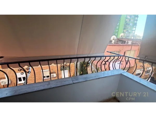 Tirane, jepet me qera apartament 1+1 Kati 4, 72 m² 600 € (Pallatet Agimi)