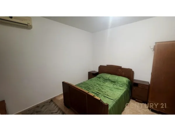 Tirane, jepet me qera apartament 1+1 Kati 4, 72 m² 600 € (Pallatet Agimi)