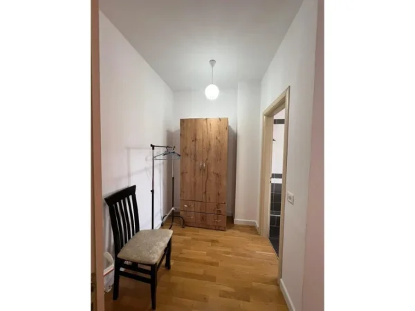 Tirane, jepet me qera apartament 2+1+Ballkon Kati 4, 98 m² 600 € (astir)