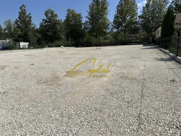 Tirane, jepet me qera toke , 4.000 m² (YRSHEK)