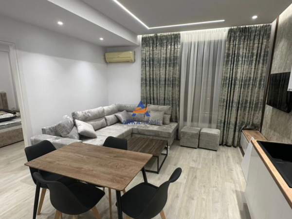 Tirane, jepet me qera apartament 1+1+Ballkon Kati 1, 55 m² 700 € 