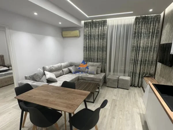 Tirane, jepet me qera apartament 1+1+Ballkon Kati 1, 55 m² 700 € 
