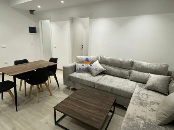 Tirane, jepet me qera apartament 1+1+Ballkon Kati 1, 55 m² 700 € 