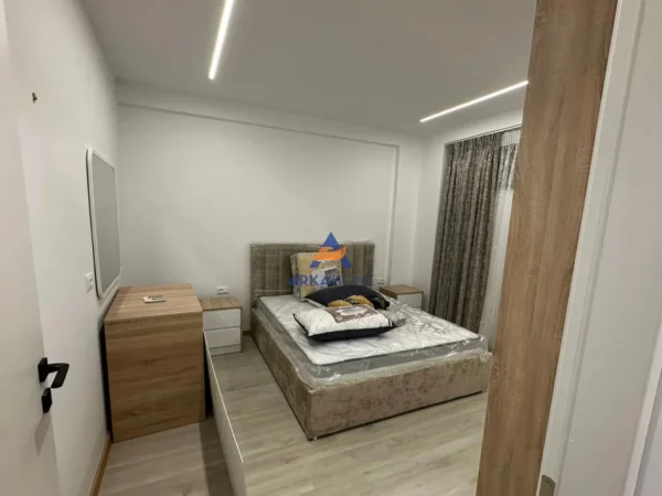 Tirane, jepet me qera apartament 1+1+Ballkon Kati 1, 55 m² 700 € 