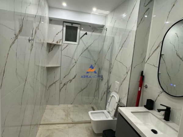 Tirane, jepet me qera apartament 1+1+Ballkon Kati 1, 55 m² 700 € 