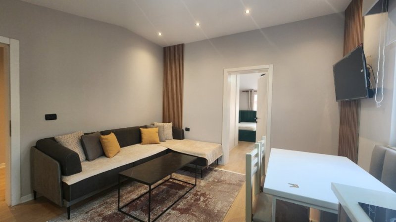 Tirane, jepet me qera apartament 2+1 Kati 5, 100 m² 550 € (Rruga 5 Maji)