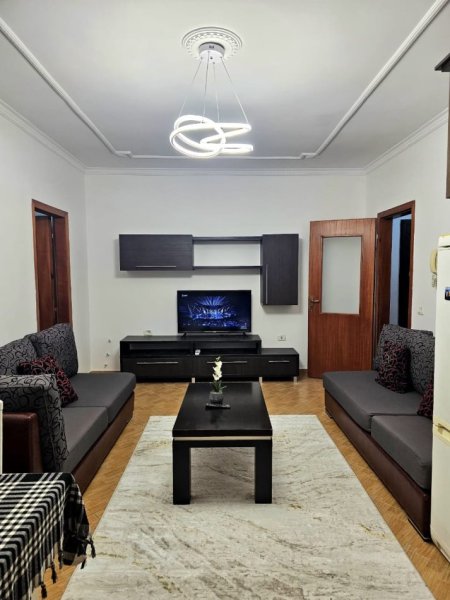 Tirane, jepet me qera apartament 2+1 Kati 5, 95 m² 400 € (Pranë Restorant Deliu)