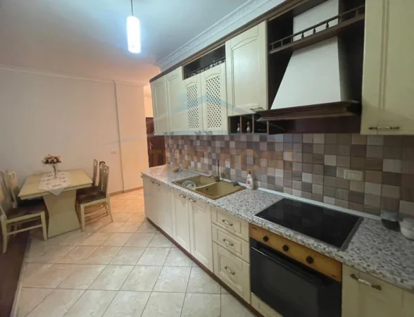 Qera, Apartament 2+1, Yzberisht.