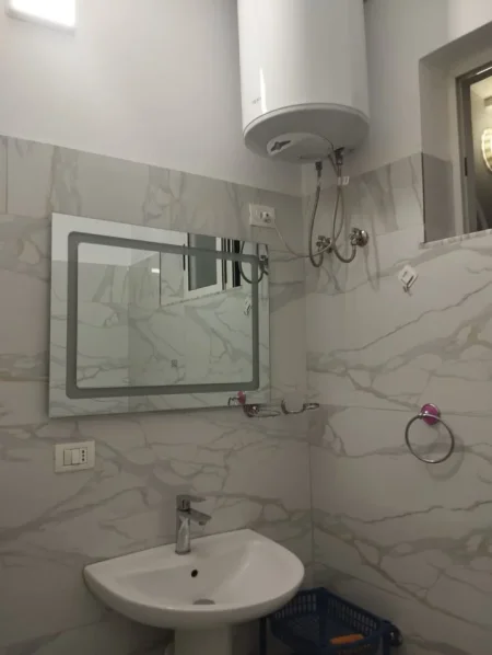 Tirane, jepet me qera apartament 1+1 Kati 1, 30 m² 350 € (laprake)