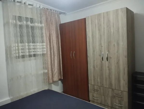 Tirane, jepet me qera apartament 1+1 Kati 1, 30 m² 350 € (laprake)