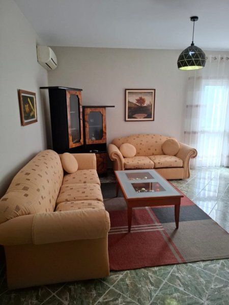 Tirane, jepet me qera apartament 2+1+Ballkon Kati 1, 105 m² 600 € (MINE PEZA)