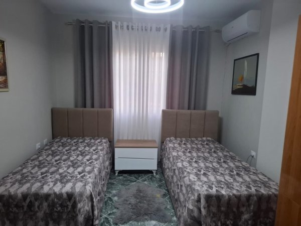 Tirane, jepet me qera apartament 2+1+Ballkon Kati 1, 105 m² 600 € (MINE PEZA)