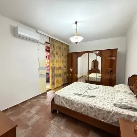 Tirane, jepet me qera apartament 2+1+Ballkon Kati 8, 90 m² 600 € (Zona e Selvisë)