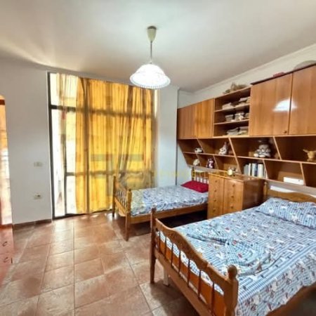 Tirane, jepet me qera apartament 2+1+Ballkon Kati 8, 90 m² 600 € (Zona e Selvisë)