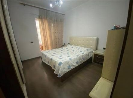 Tirane, shitet apartament 2+1 Kati 1, 100 m² 200.000 € (KOMUNA E PARISIT)