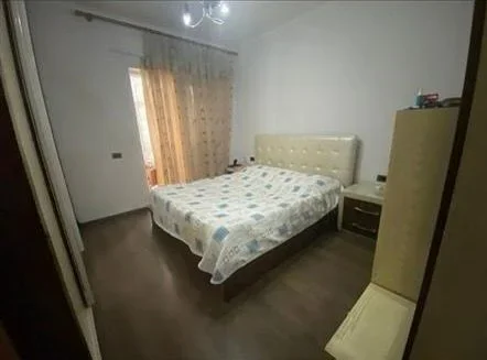 Tirane, shitet apartament 2+1 Kati 1, 100 m² 200.000 € (KOMUNA E PARISIT)
