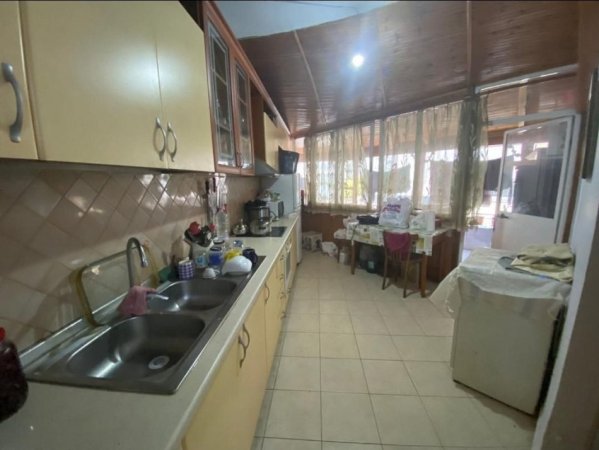 Tirane, shitet apartament 2+1 Kati 1, 100 m² 200.000 € (KOMUNA E PARISIT)