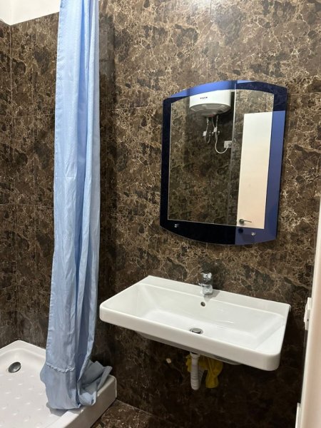 Tirane, jepet me qera apartament 1+1 Kati 1, 55 m² 700 € (zogu i zi)