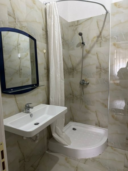 Tirane, jepet me qera apartament 1+1 Kati 1, 55 m² 700 € (zogu i zi)